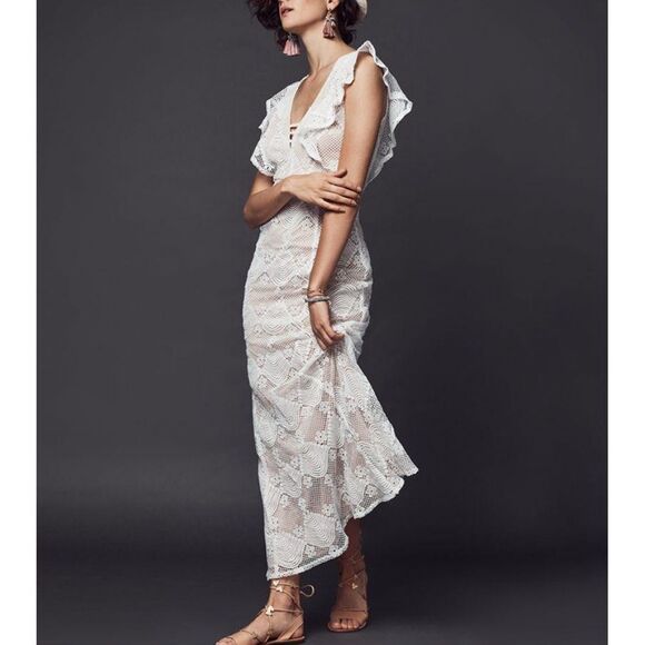 Aqua Dresses & Skirts - NWT AQUA White Flutter-sleeve Lace Maxi Dress